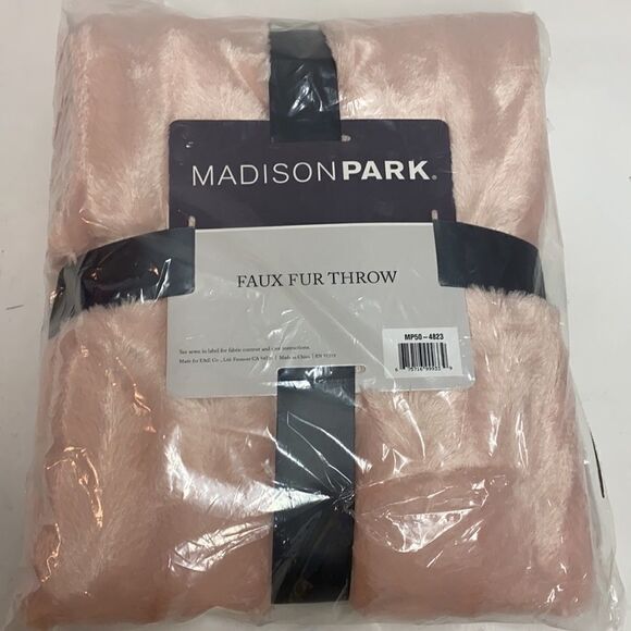Madison Park Duke Reversible Long Faux Fur & Micro Fur Throw 50x60 Super Soft - Picture 5 of 6